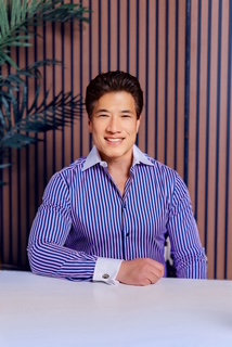 Portrait of Dr. Kenneth Ro